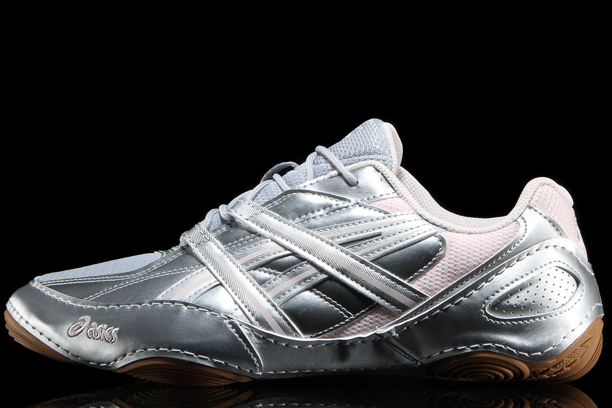 Asics - Hypersync
Style # 1203A879.024
Color : Piedmont Grey / Pink Cloud