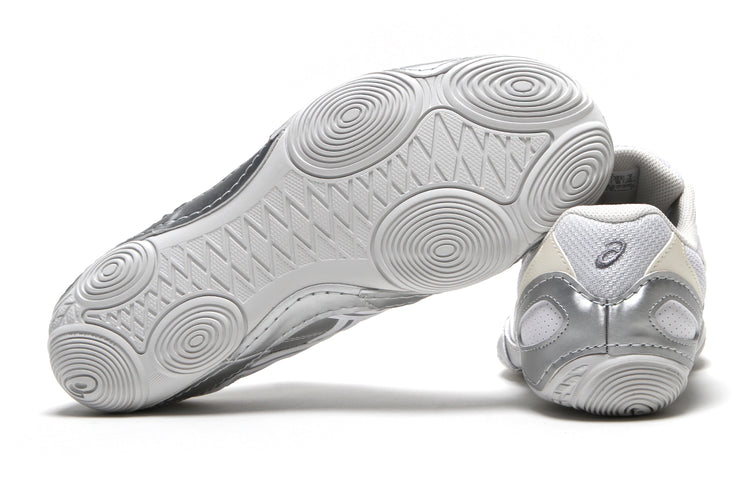 Asics - Hypersync
Style # 1203A879.100
Color : White / Pure Silver