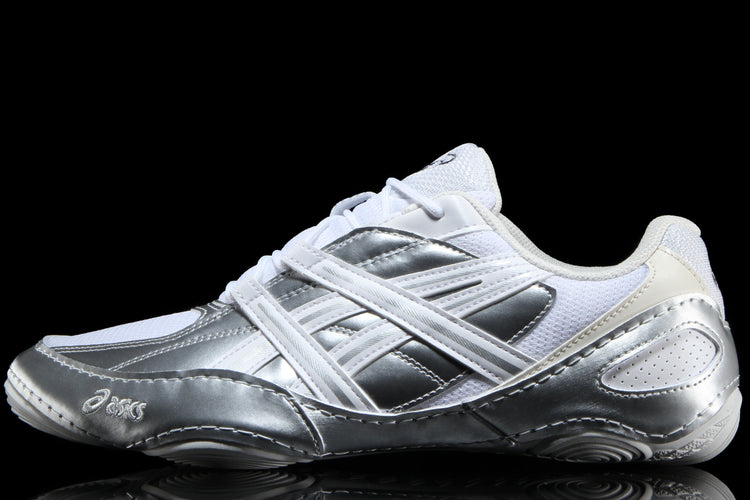 Asics - Hypersync
Style # 1203A879.100
Color : White / Pure Silver