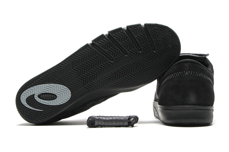 Asics Skateboarding - Gel-Flexkee Pro
Style # 1201A979.003
Color : Black / Graphite Grey