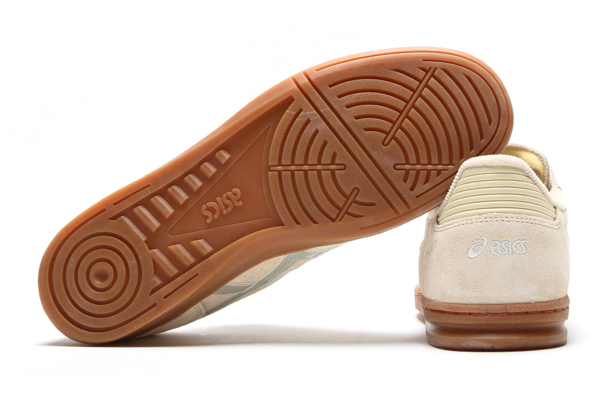 Asics - Skyhand OG
Style # 1203A452.251
Color : Marzipan / Dried Leaf Green