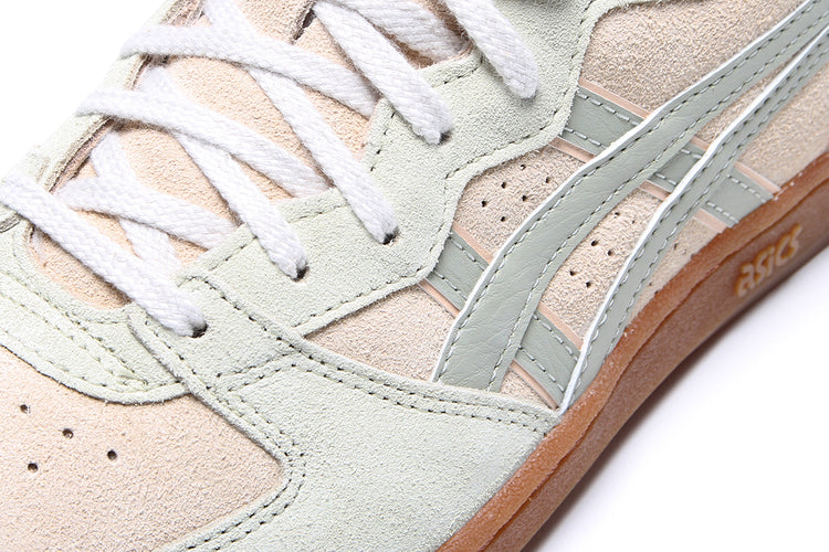 Asics - Skyhand OG
Style # 1203A452.251
Color : Marzipan / Dried Leaf Green