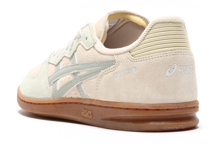 Asics - Skyhand OG
Style # 1203A452.251
Color : Marzipan / Dried Leaf Green