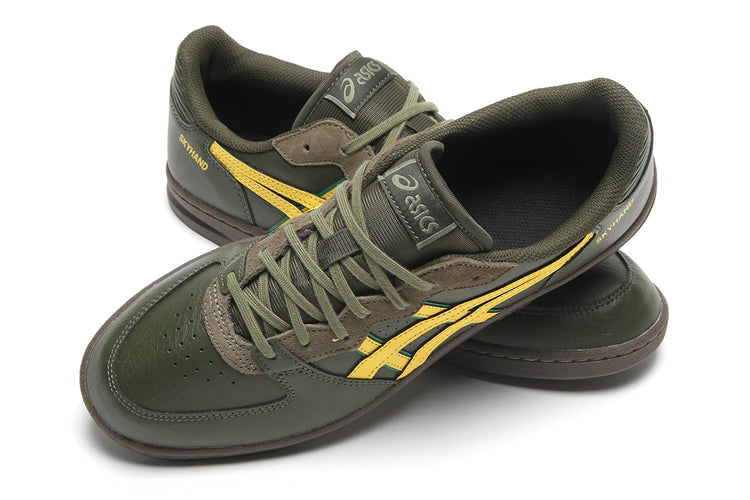 Asics - Skyhand OG
Style # 1203A451.301
Color : Olive Canvas / Tai Chi Yellow