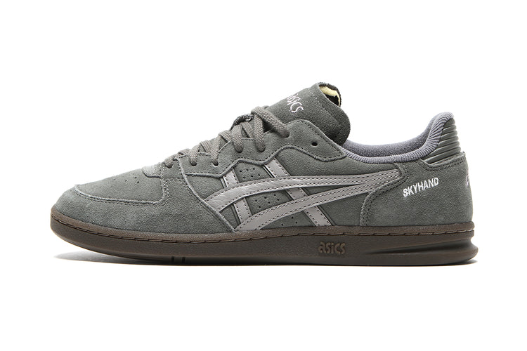 Asics | Skyhand OG
Style # 1203A452.020
Color : Truffle Grey / Steeple Grey