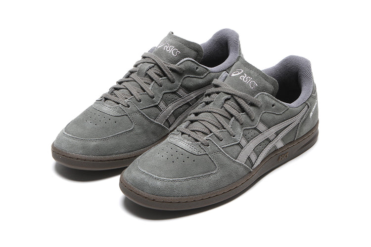 Asics | Skyhand OG
Style # 1203A452.020
Color : Truffle Grey / Steeple Grey