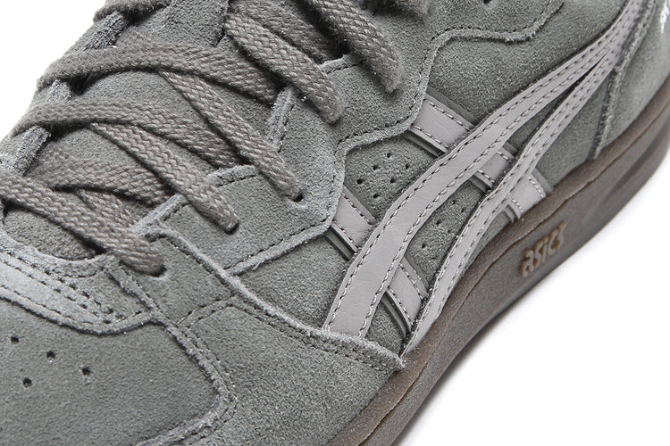 Asics | Skyhand OG
Style # 1203A452.020
Color : Truffle Grey / Steeple Grey