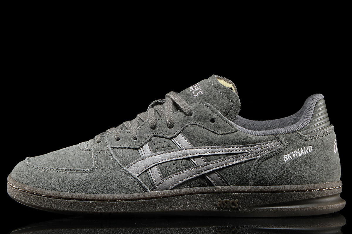 Asics | Skyhand OG
Style # 1203A452.020
Color : Truffle Grey / Steeple Grey