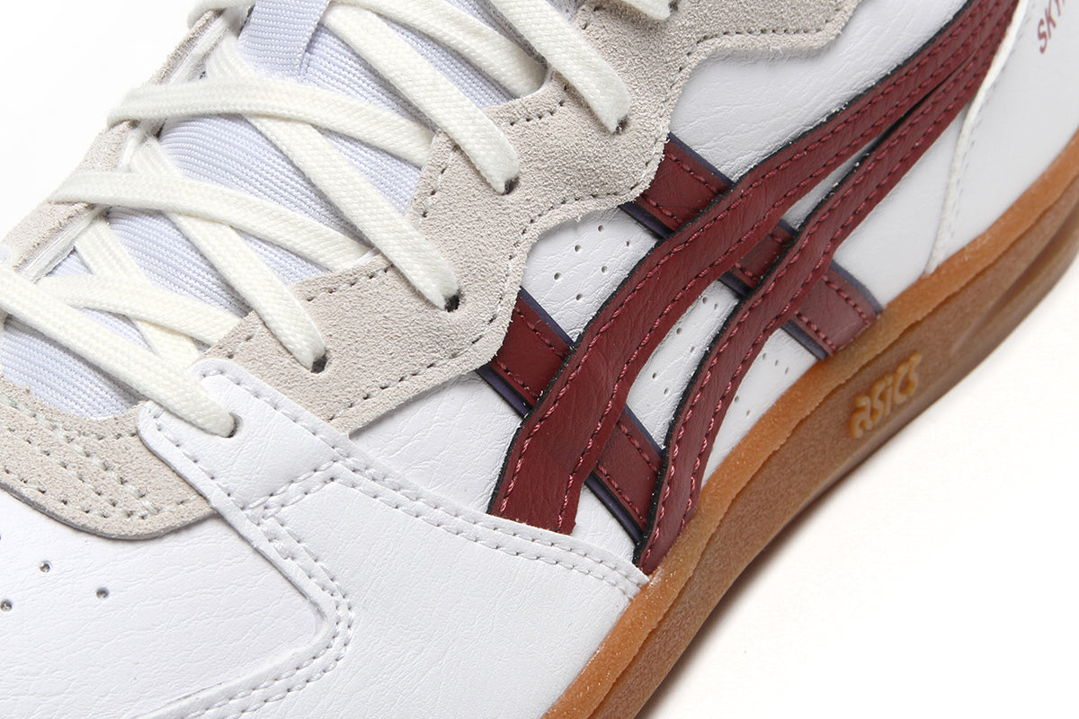 Asics - Skyhand OG
Style # 1203A451.105
Color : White / Brisket Red