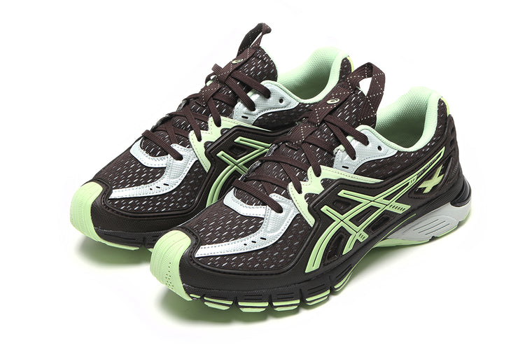 Asics - UB12-S Gel-SD-Lyte
Style # 1203A655.300
Color : Lichen Rock / Black Coffee