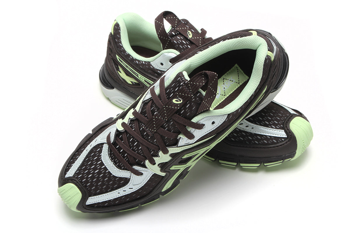 Asics - UB12-S Gel-SD-Lyte
Style # 1203A655.300
Color : Lichen Rock / Black Coffee