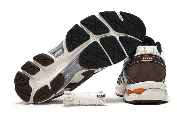 Asics - Gel-Cumulus 16 x Earls
Style # 1203B053.200
Color : Coconut Milk / Black
