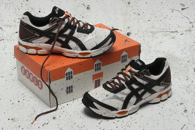 Asics - Gel-Cumulus 16 x Earls
Style # 1203B053.200
Color : Coconut Milk / Black
