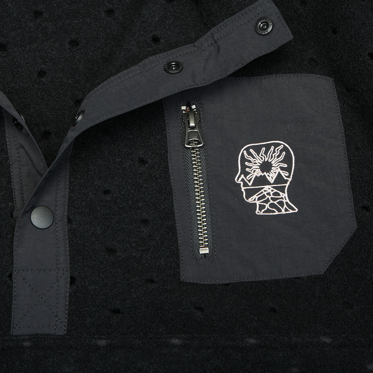 Brain Dead - Hole Mock Neck Pullover
Color : Black