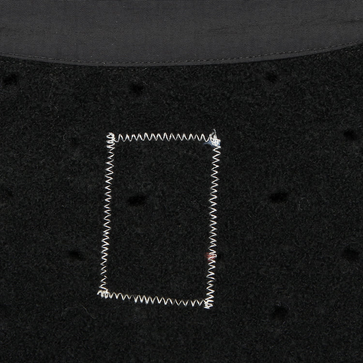 Brain Dead - Hole Mock Neck Pullover
Color : Black
