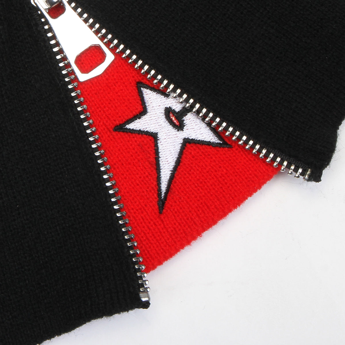 Carpet Company - Biohazard Zip Beanie
Color : Black