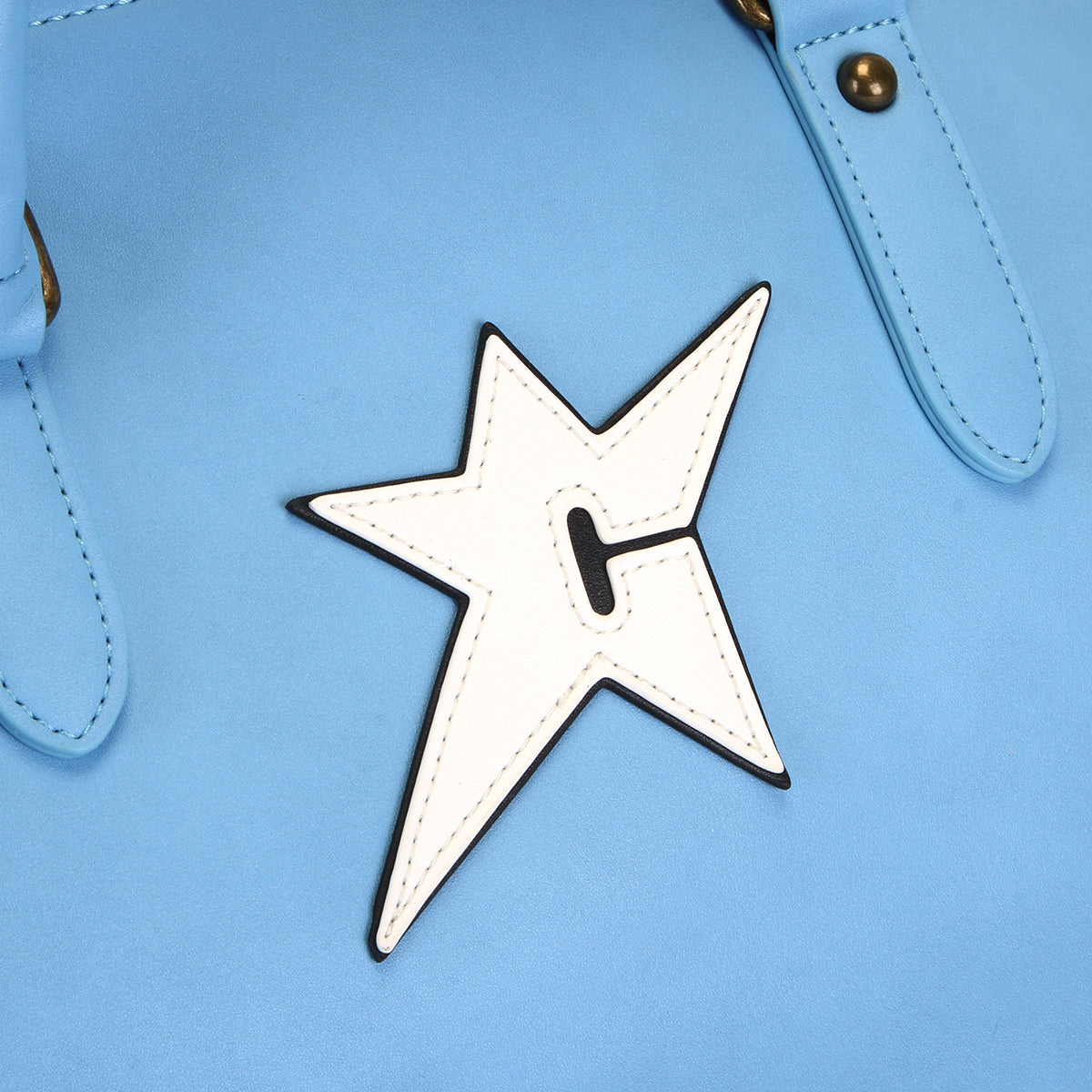 Carpet Company - C-Star Duffel Bag
Color : Blue