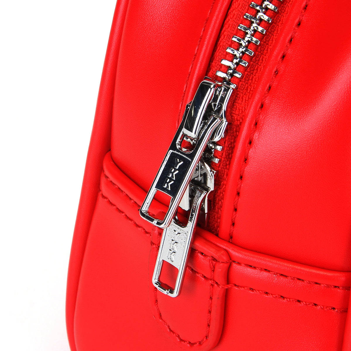 Carpet Company - C-Star Purse
Color : Red