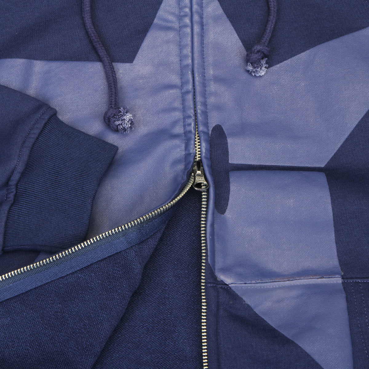 Carpet Company - Puff Print Zip Hoodie
Color : Navy