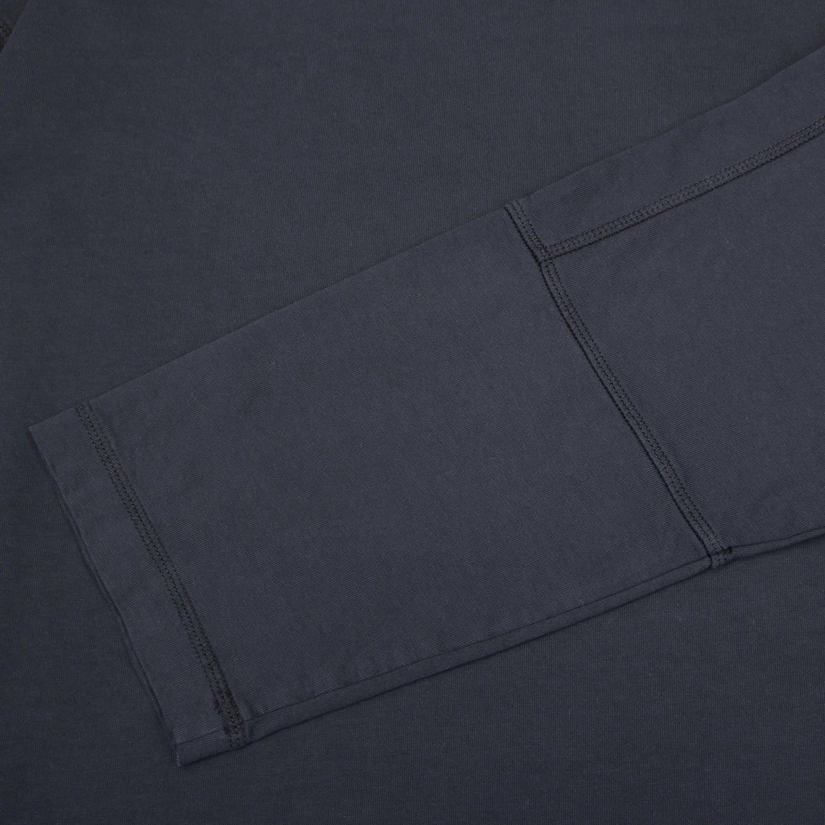 Dancer - Roll Neck Split L/S Shirt
Color : Navy