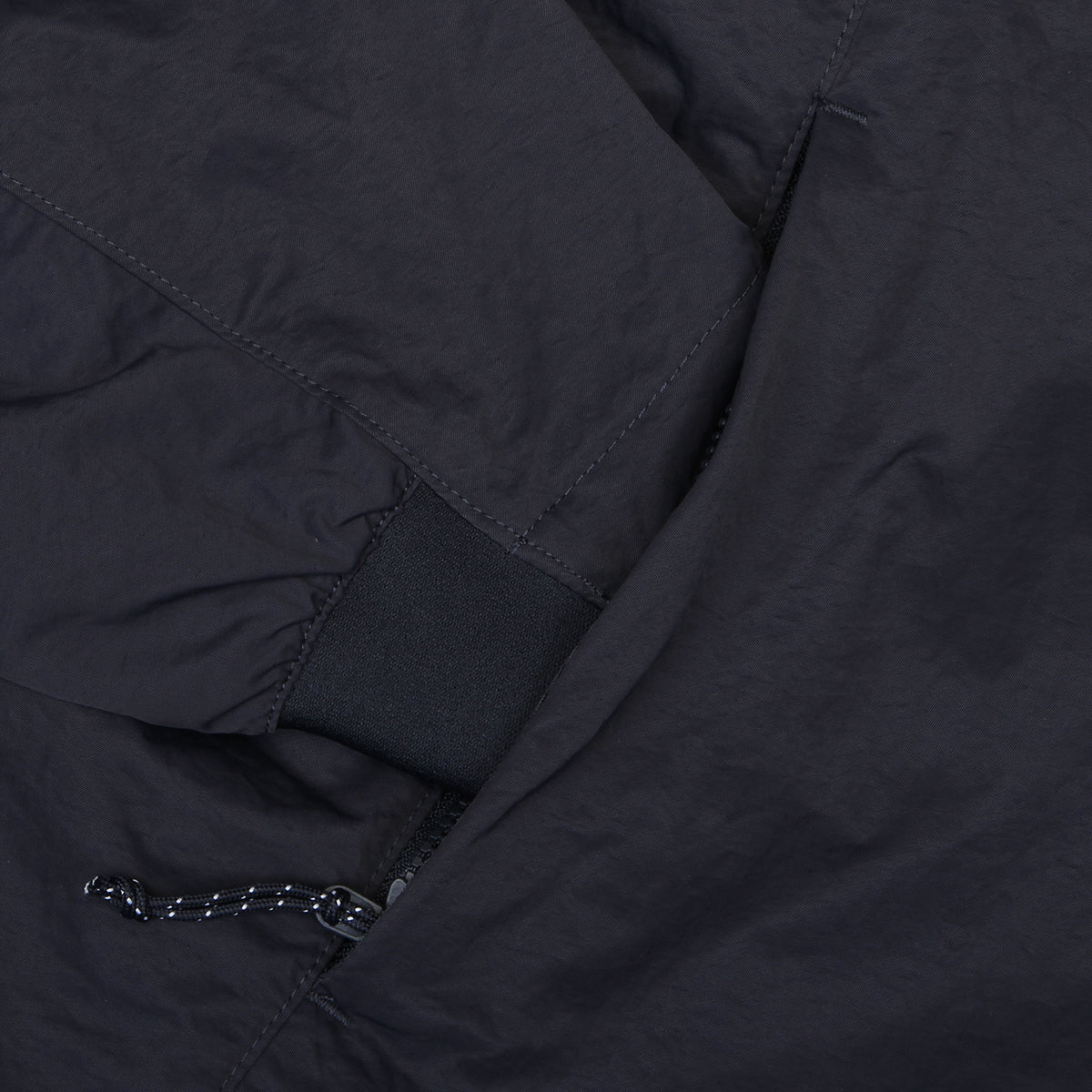 Dime - Crinkled Tech Windbreaker
Color : Dark Navy