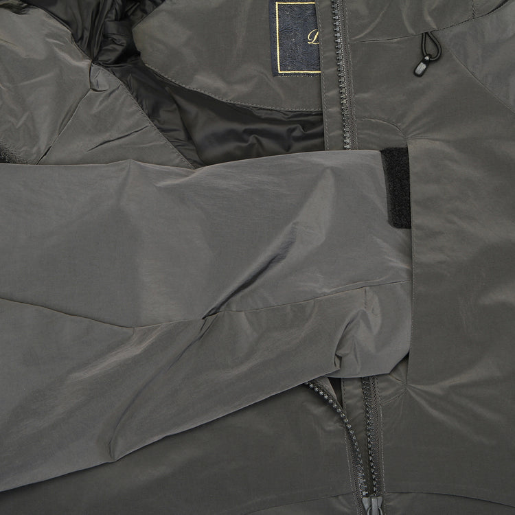 Dime - Taffeta Windbreaker
Color : Storm