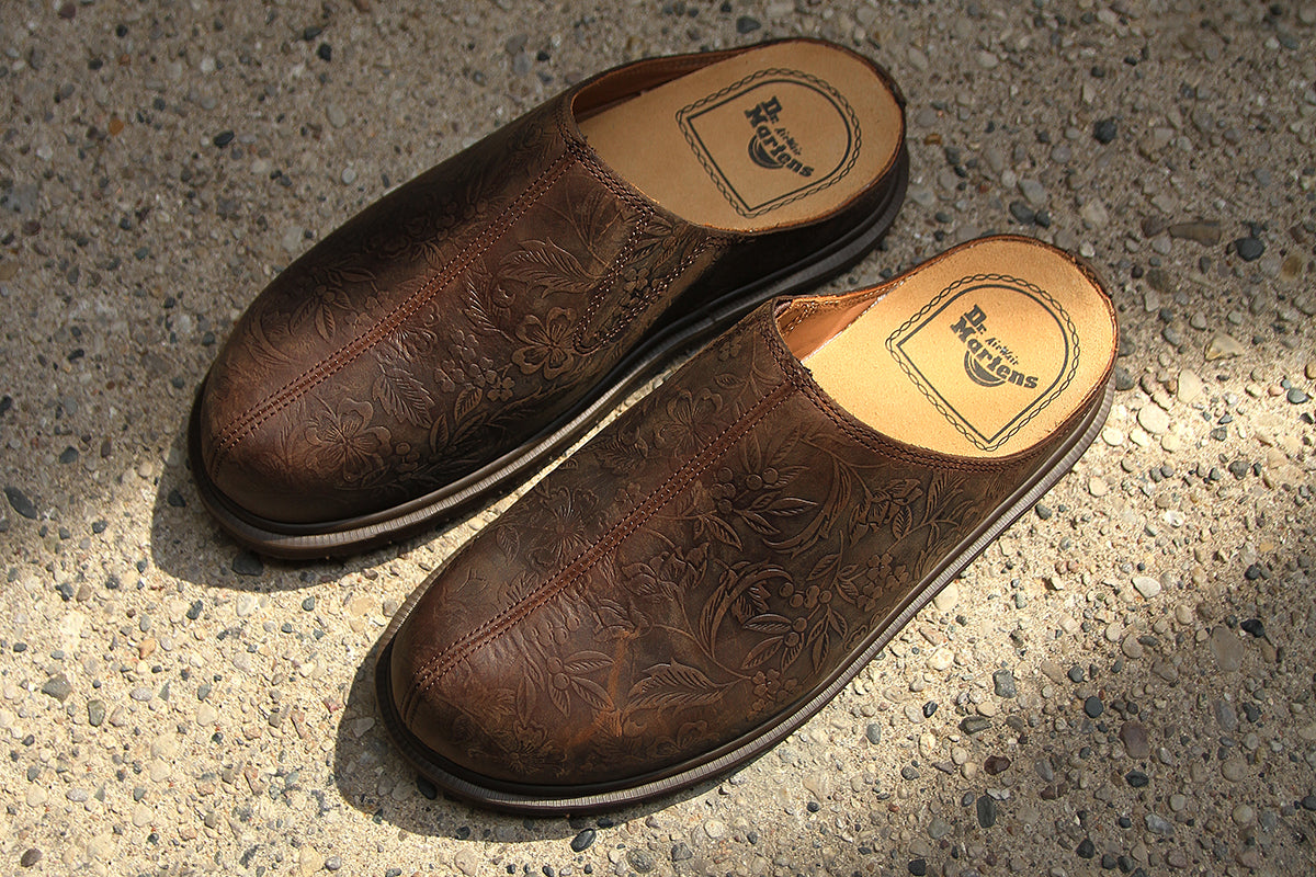 Dr. Martens - San Mule
Style # 43606200
Color : Dark Brown Floral
