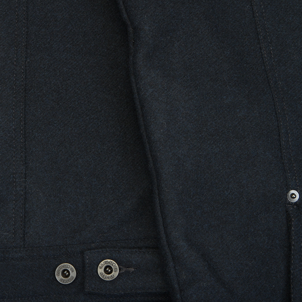 Filson - Spokane Short Cruiser Jacket
Style # F1420299337
Color : Navy