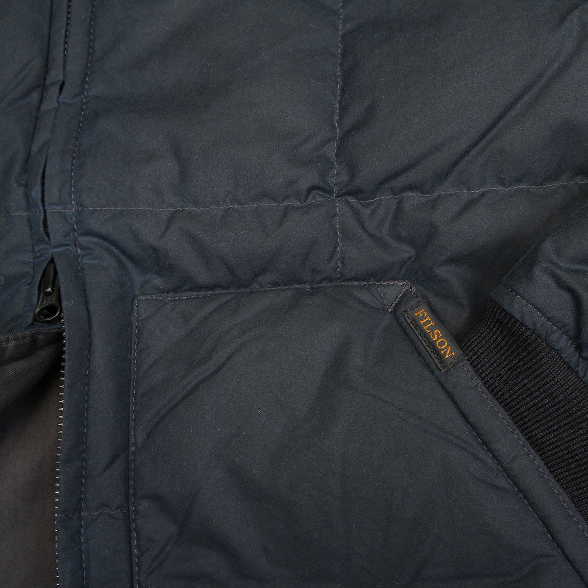 Filson - Waxed Down Jacket
Style # F1420299979
Color : Night Sky