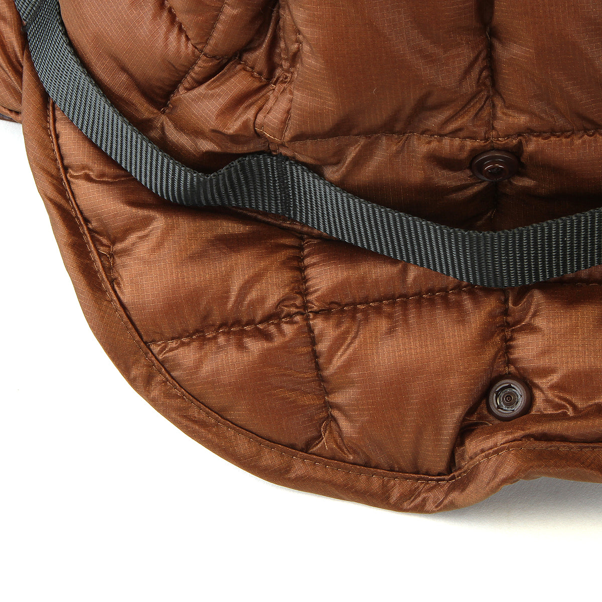 Gramicci - G-Zero Primaloft Hat
Color : Cola