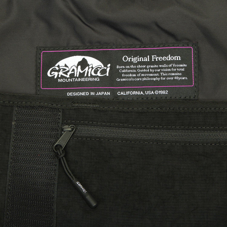 Gramicci - Messenger Bag
Color : Black