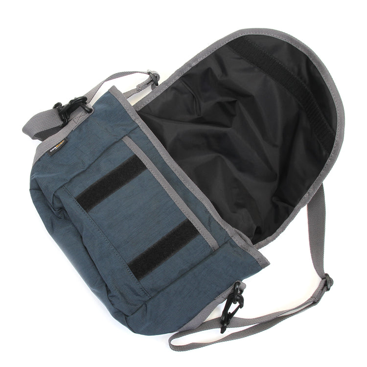 Gramicci - Multi Side Bag
Color : Navy