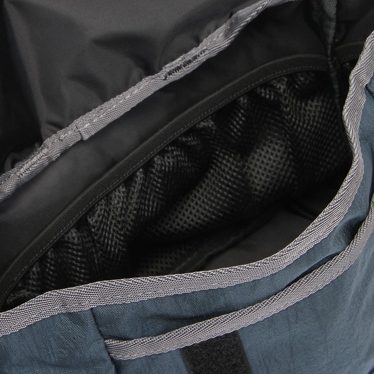 Gramicci - Multi Side Bag
Color : Navy