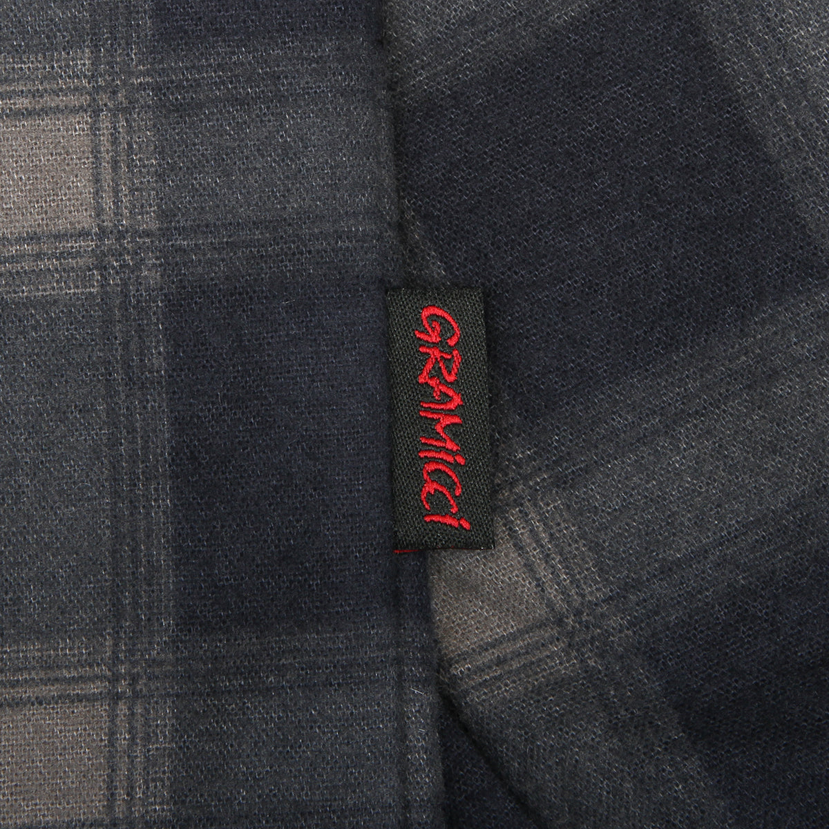 Gramicci - Zip-Up Insulated Flannel Shirt
Style # G6FM-J052
Color : Navy Shadow Plaid