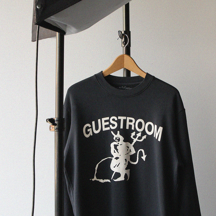 Guestroom - Devil Crewneck
Color : Navy
