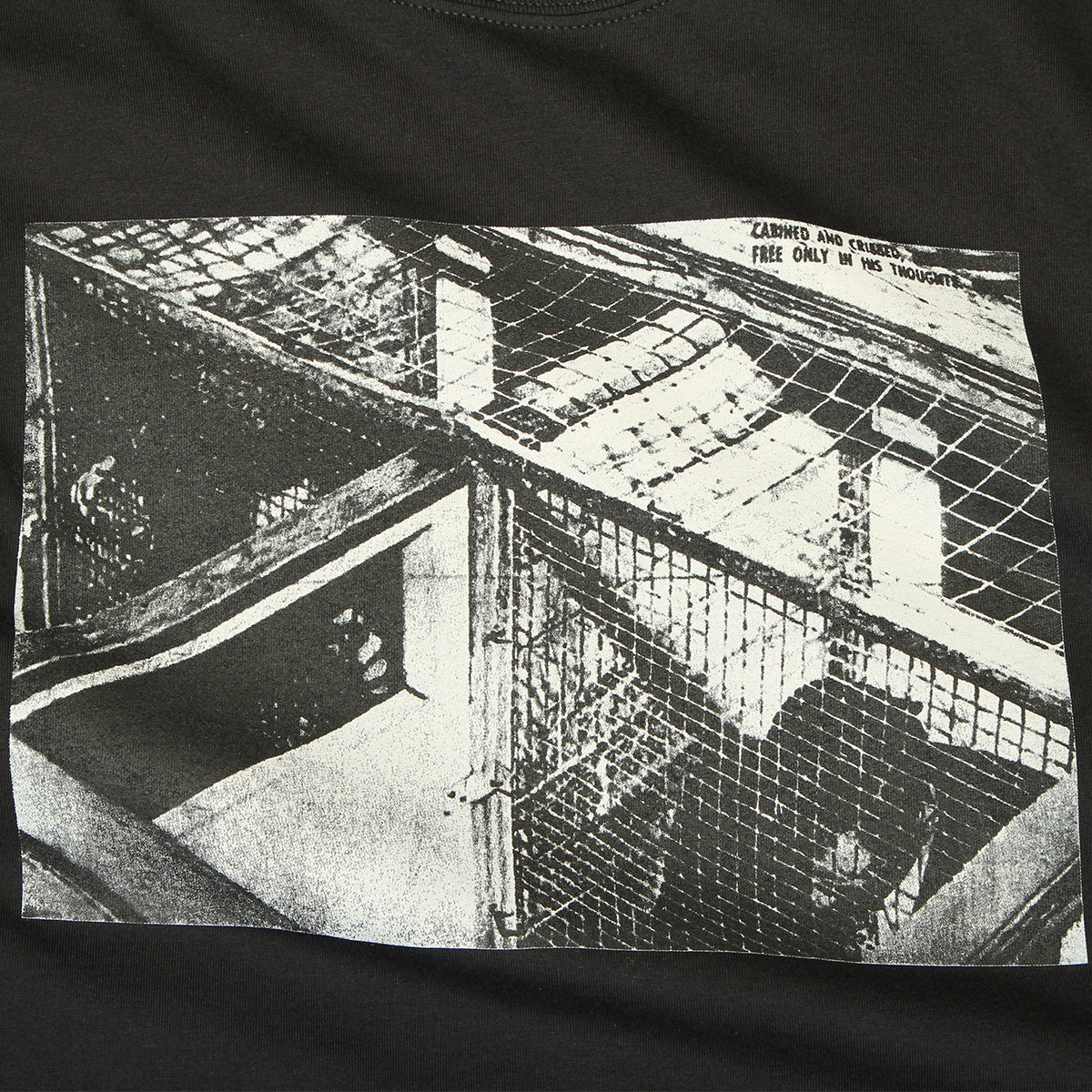 Guestroom - Peeling T-Shirt
Color : Black