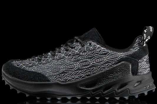 Keen - Jasper Zionic x 18 East
Style # 1032364
Color : Black / Black