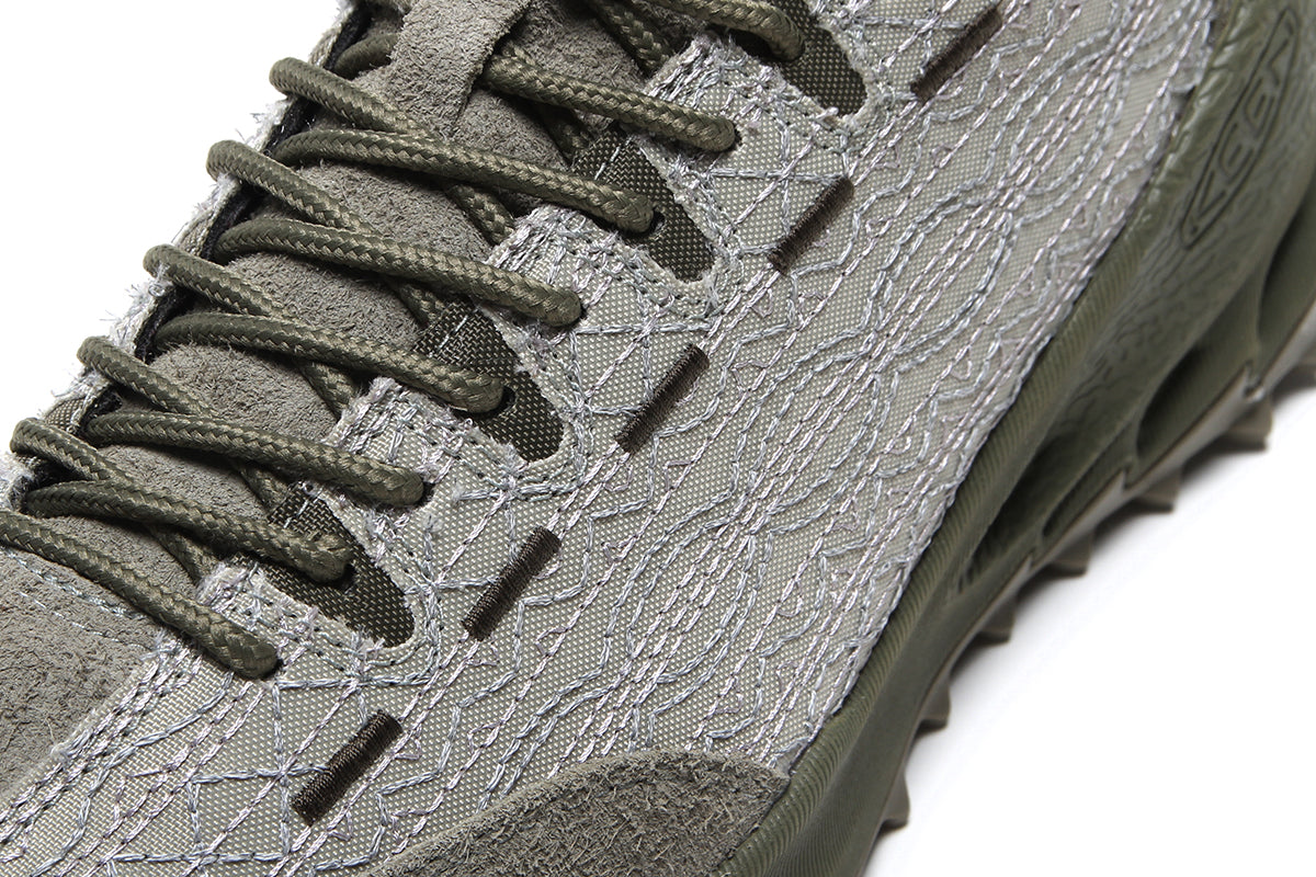 Keen - Jasper Zionic x 18 East
Style # 1032363
Color : Abbey Stone / Merm