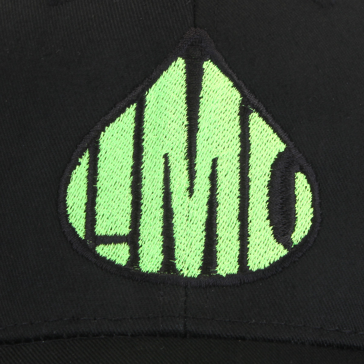 Limosine - Dropper Hat
Color : Black