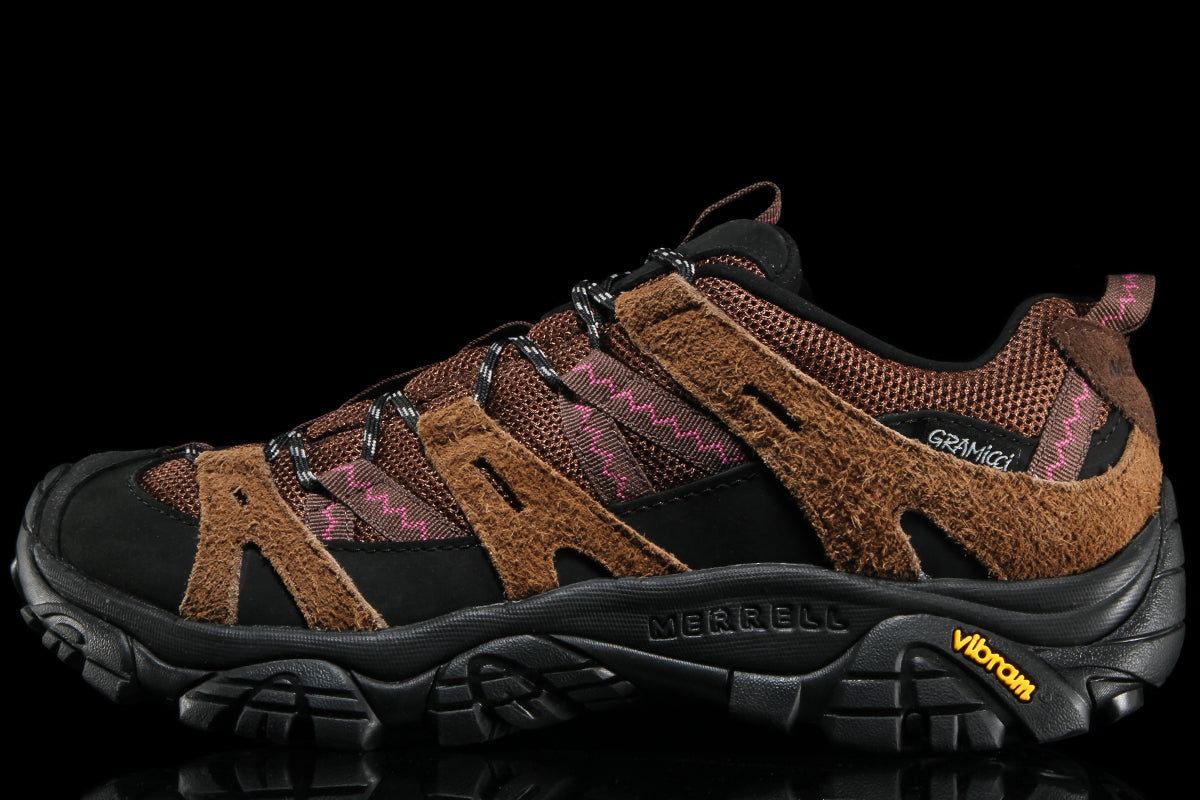 Merrell - Moab 2 Siren x Gramicci
Style # J5007705
Color : Dark Earth