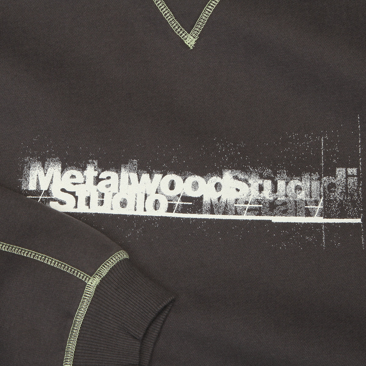 Metalwood - Contrast Stitch Mock Neck Sweatshirt
Color : Grey