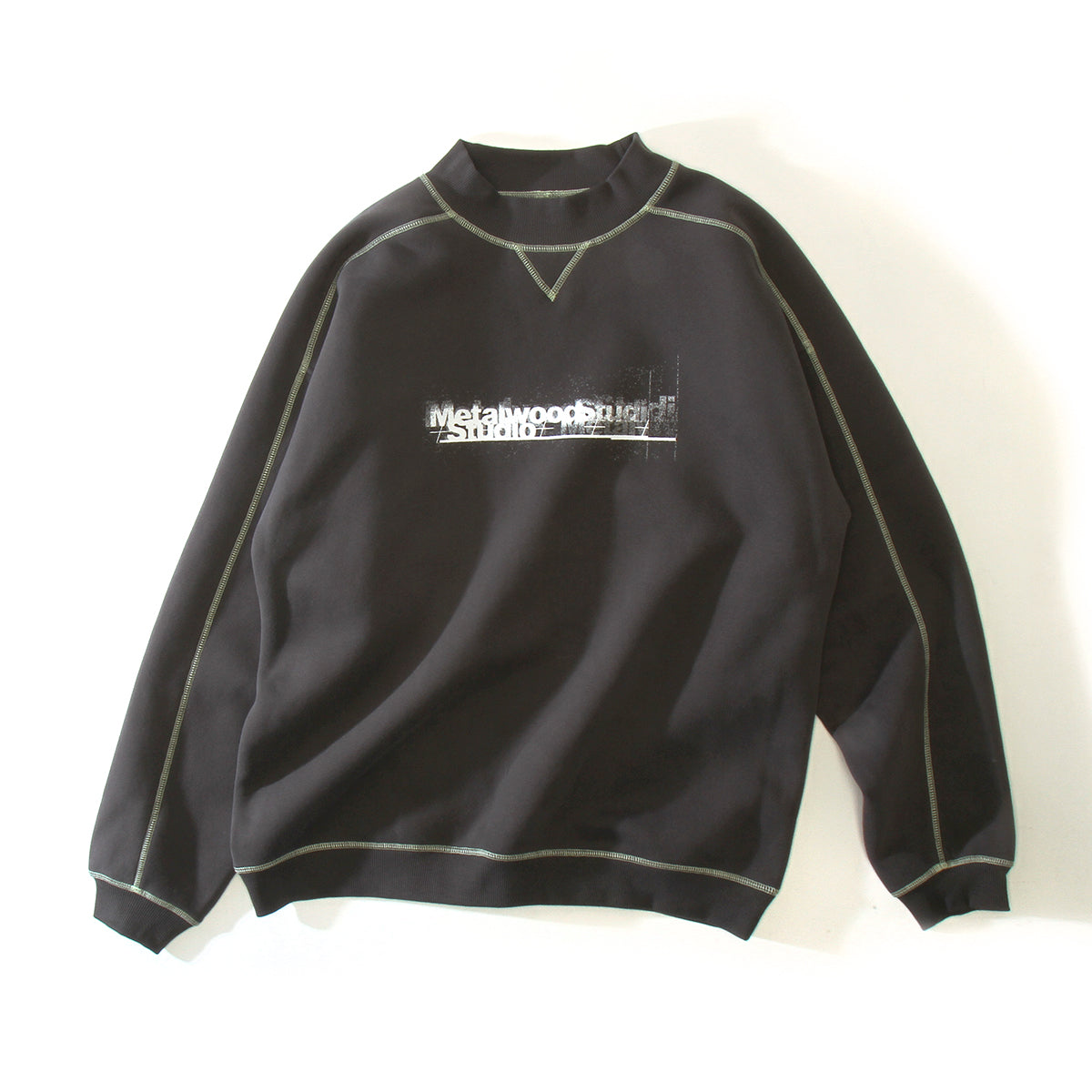 Metalwood - Contrast Stitch Mock Neck Sweatshirt
Color : Grey