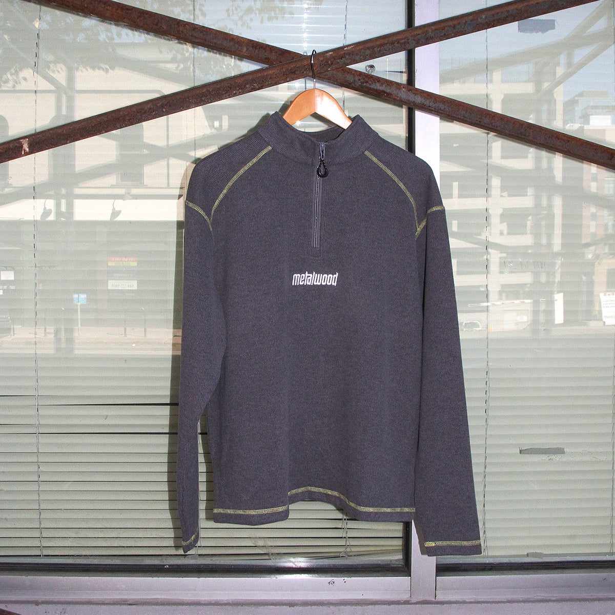 Metalwood - Contrast Stitch Pullover
Color : Charcoal