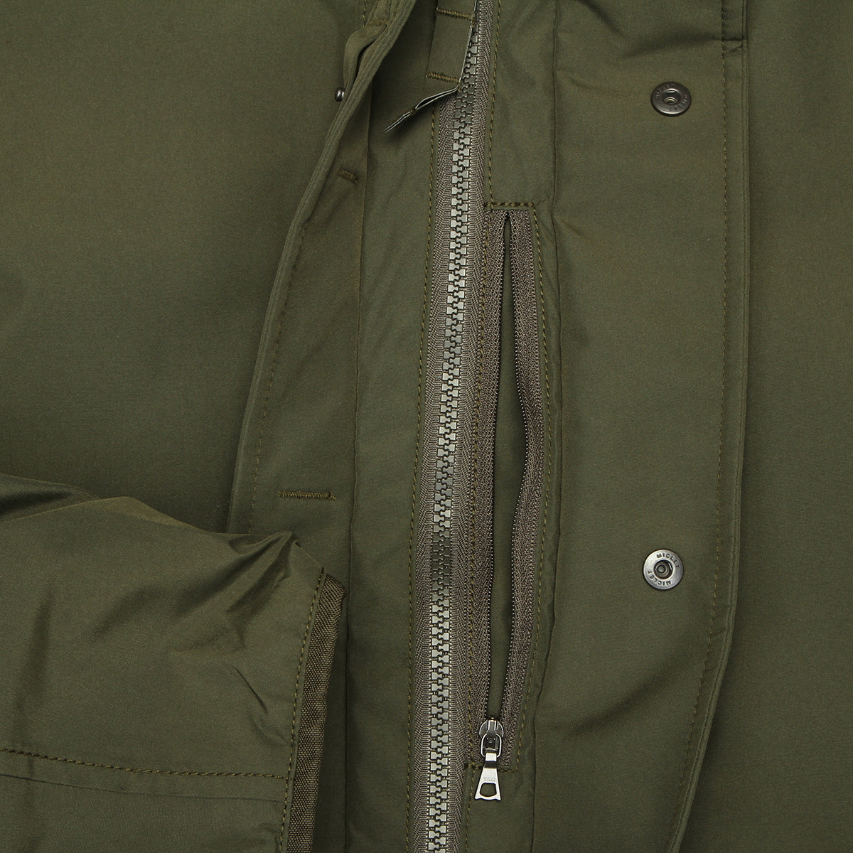 Nanamíca | Gore-Tex Down Coat
Color : Khaki Green