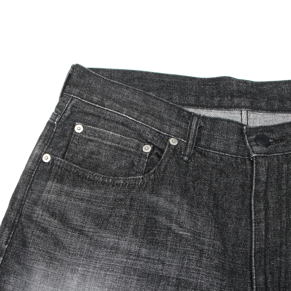 Nanamica - Selvage Denim Pants
Style # S25SC084U
Color : Vintage Black