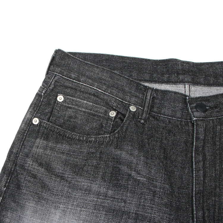Nanamica - Selvage Denim Pants
Style # S25SC084U
Color : Vintage Black