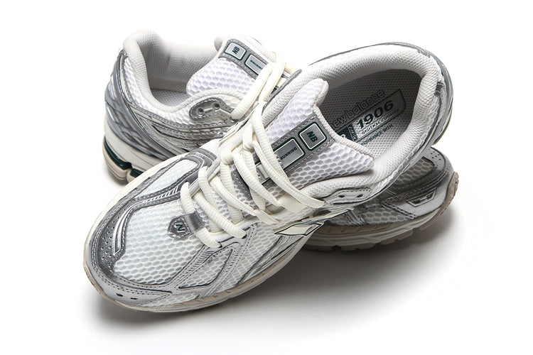 New Balance | 1906R
Style # M1906REE
Color : Metallic Silver / Sea Salt / New Spruce