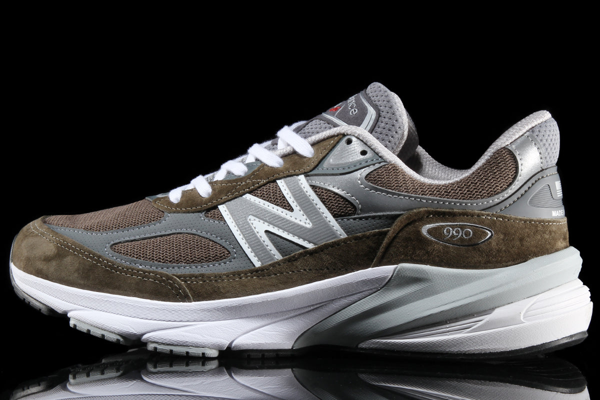 New Balance | 990v6
Style # U990OG6
Color : Olive / Grey