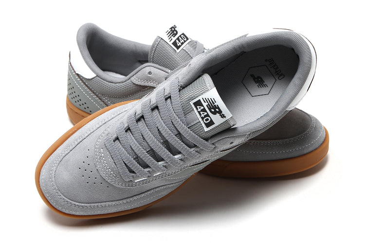 New Balance Numeric - 440v2 Low
Style # UN440GGM
Color : Bayberry / White