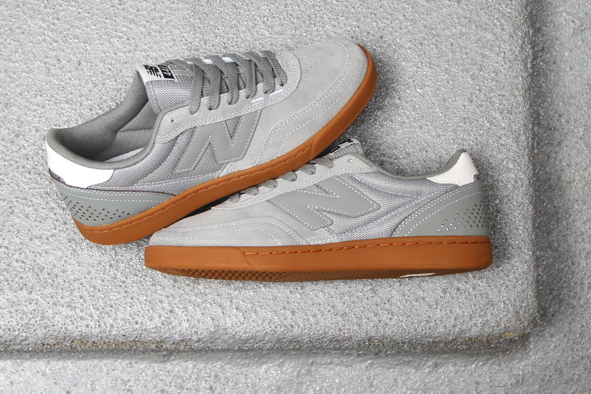 New Balance Numeric - 440v2 Low
Style # UN440GGM
Color : Bayberry / White